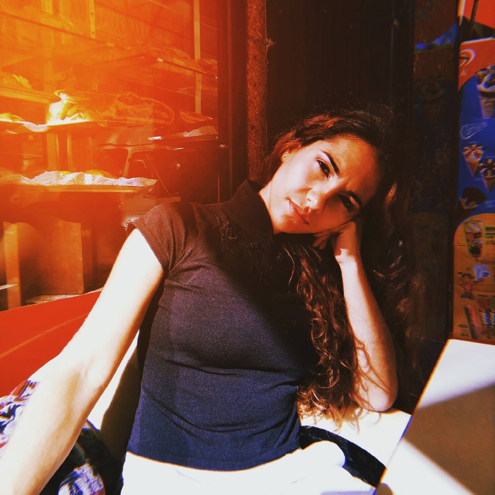 Lavar as mãos com os talhantes. Uma conversa com Maria Leonor Figueiredo - Enterrados no Jardim cover