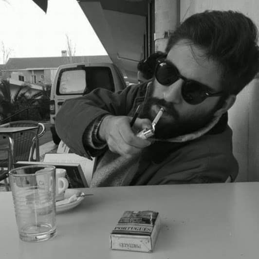 Quem se destrói não se cansa. Uma conversa com Nuno dos Santos Sousa - Enterrados no Jardim cover