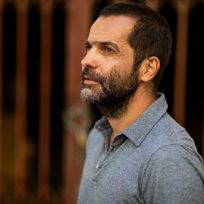 Uma escatologia política: do mal à emancipação. Conversa com Tiago Mota Saraiva - Enterrados no Jardim cover