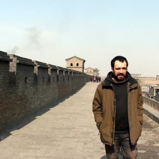 A China e o nosso espectadorismo distante. Uma conversa com Tiago Nabais - Enterrados no Jardim cover