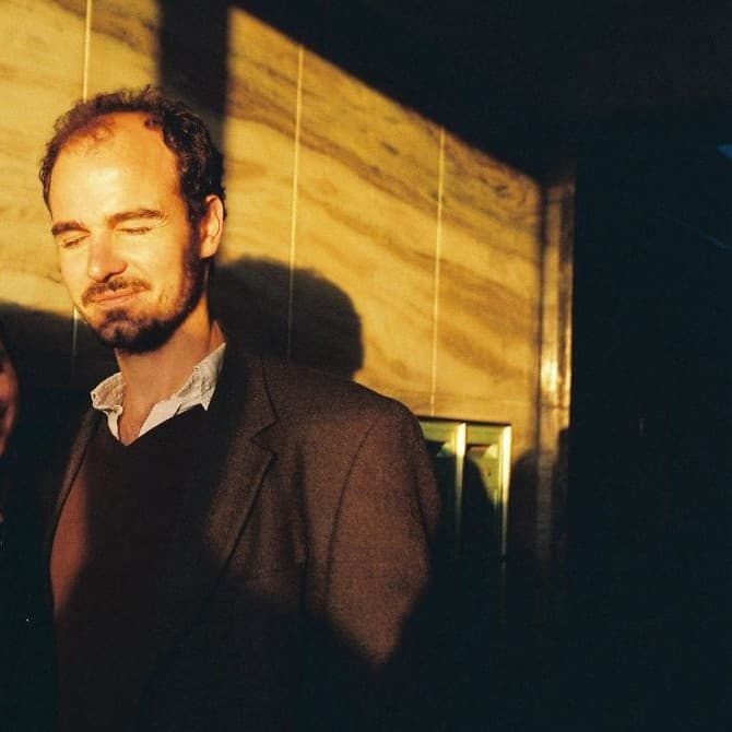 Os ossos de Che Guevara a flutuar no espaço. Uma conversa com João Vasco Lopes - Enterrados no Jardim cover