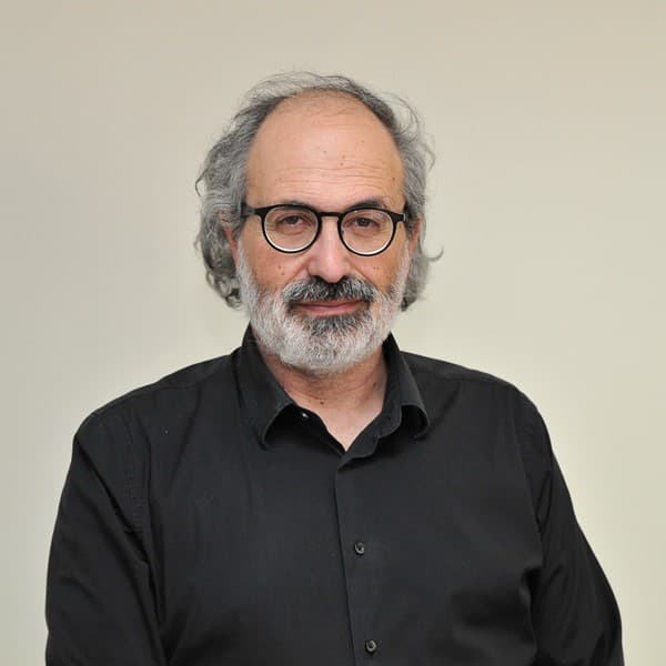 Espantar os limites da visão. Uma conversa com Carlos Vidal - Enterrados no Jardim cover