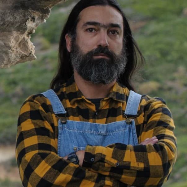 A guerra para derrubar a Torre de Babel. Uma conversa com Hugo Maia - Enterrados no Jardim cover