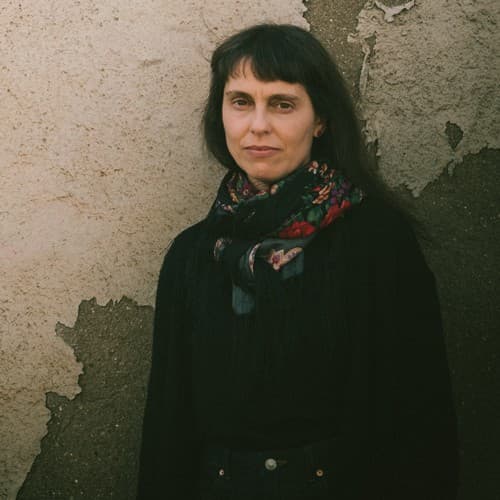 Tenho saudades da Comuna de Paris. Uma conversa com Joana Craveiro - Enterrados no Jardim cover