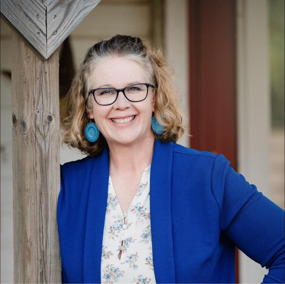 Leah Peterson on Calving Heifers - Cattleman’s Corner Radio cover