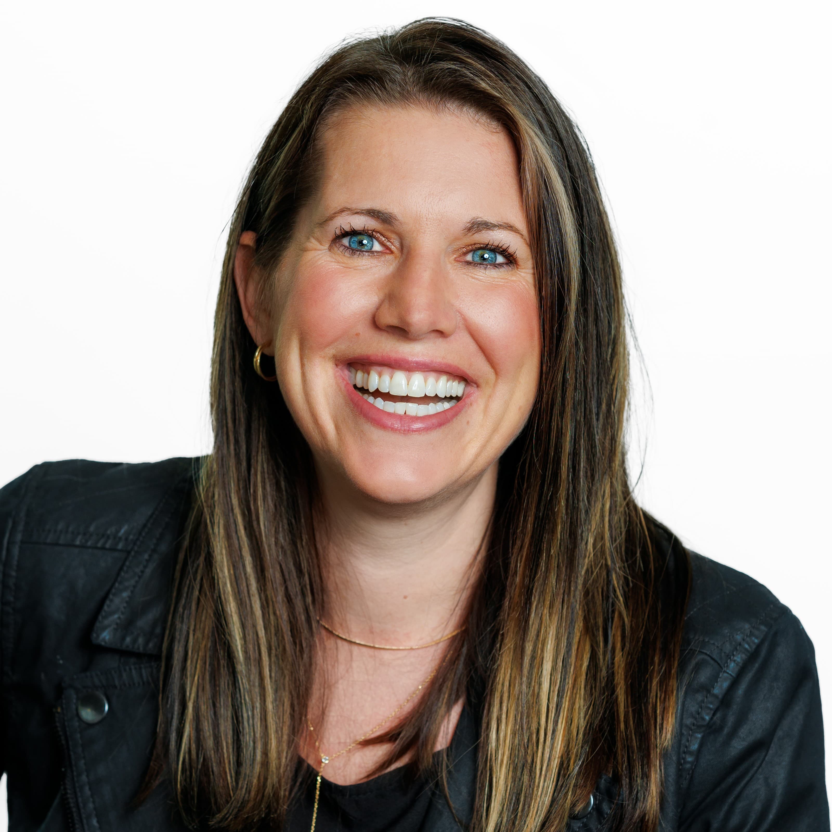 Fuiste Creado Para Escuchar La Voz de Dios! | Pastora Kara Díaz - The Vida Podcast cover