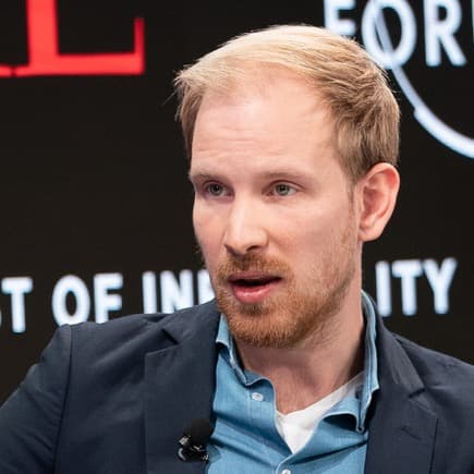 32 - Rutger Bregman on Why People Are Decent, Effective Altruism, and Causing Tucker Carlson’s Meltdown - The Most Interesting People I Know cover