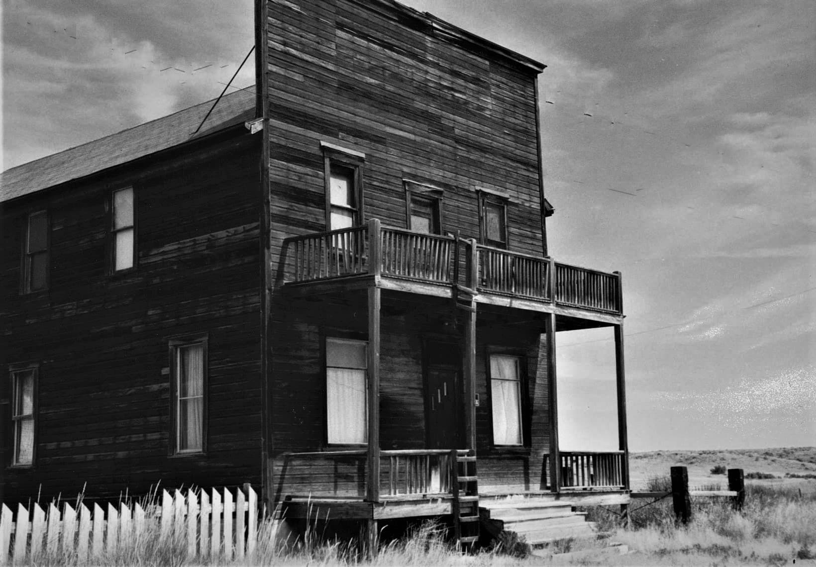In the shadow of the Ratliff Hotel Chapter 2 — Keystrokes Amid the Cobwebs Audio Books cover