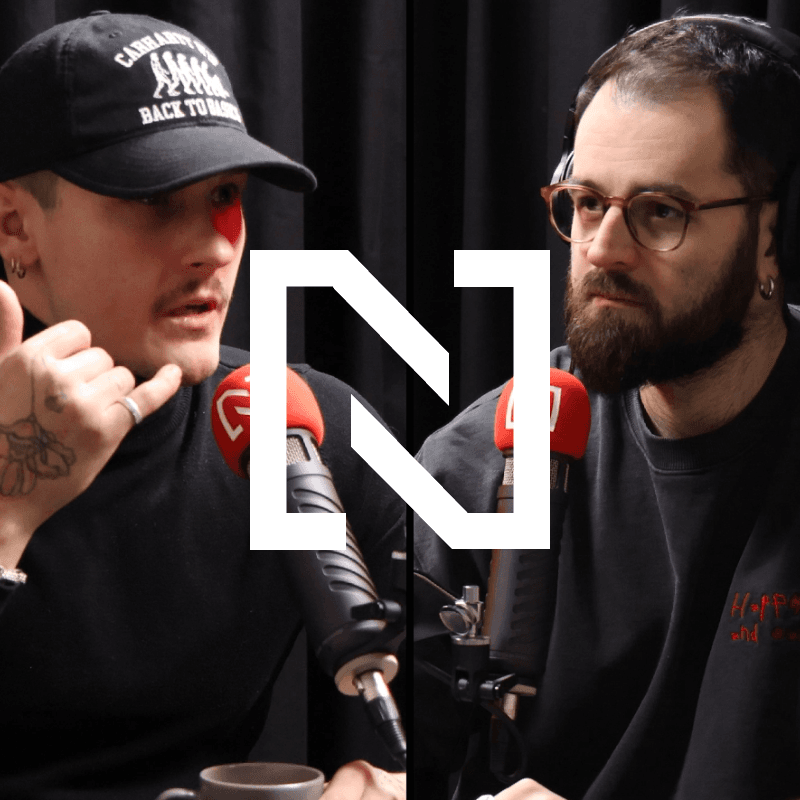 Tátu jsem odstřihl, s mámou máme jasné hranice. Patrik Buday o životě v rodině alkoholičky a gamblera - Studio N cover