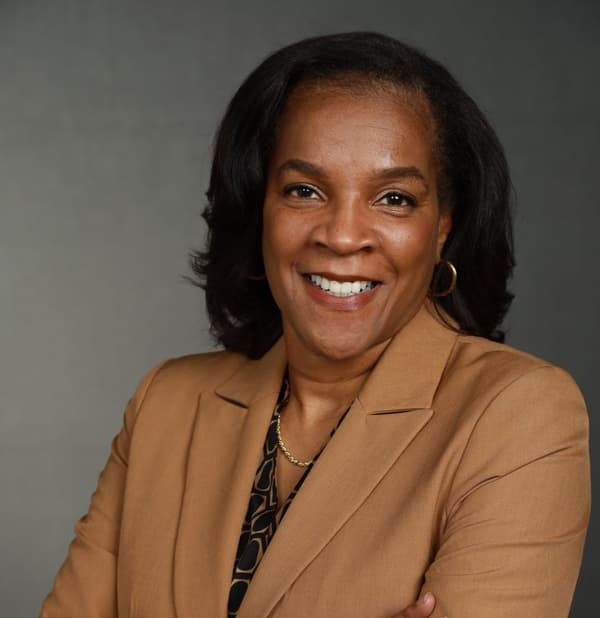 "Retired and Killin' It" with Lisa Haynes - The Boomer Woman’s Podcast cover