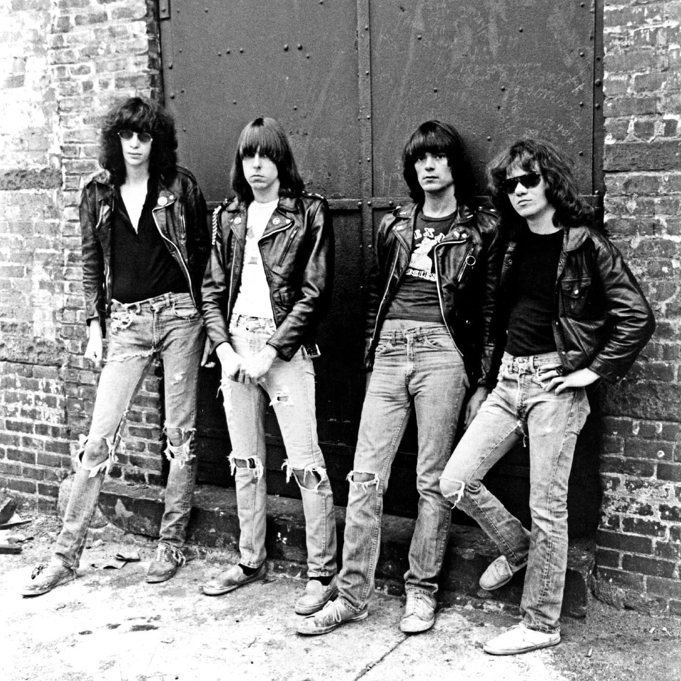 Νο.617: Μισός αιώνας Ramones - INFOWAR cover