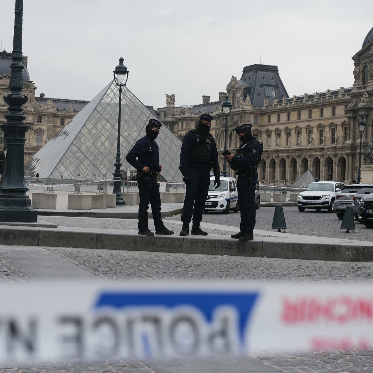 How thieves pulled off the Louvre jewel heist in minutes - Post Reports cover