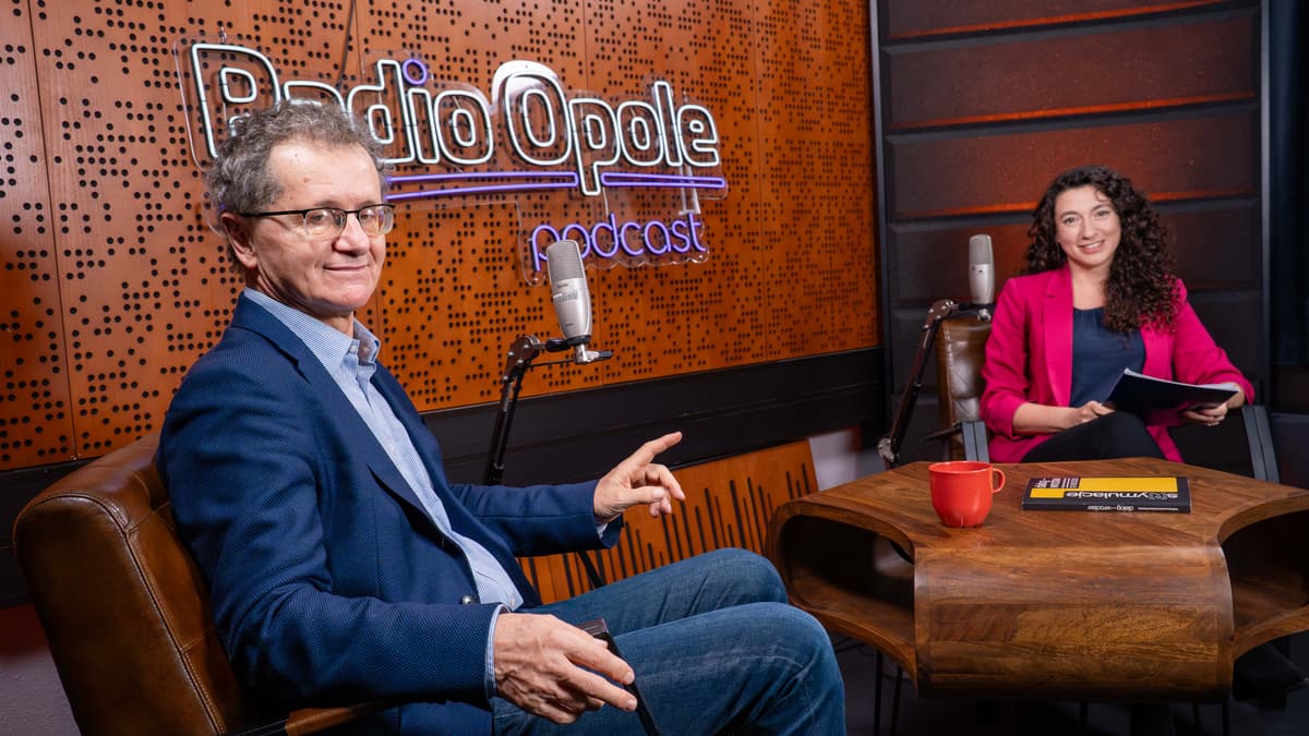 Jak AI zmienia teatr? Rozmowa z prof. Mirosławem Kocurem - Jeszcze więcej kultury | Radio Opole cover