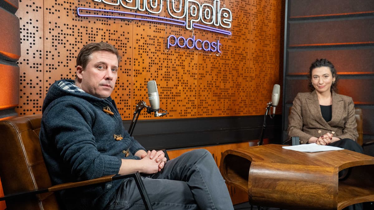 "Żyję ze zbierania drobiazgów". Rozmowa z pisarzem Pawłem Sołtysem - Jeszcze więcej kultury | Radio Opole cover