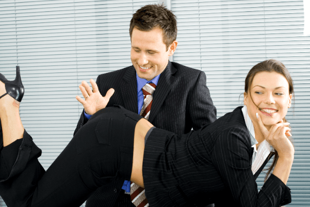 Top10 #El Peor Momento Para Dar Una Nalgada Motivadora - La Corneta cover