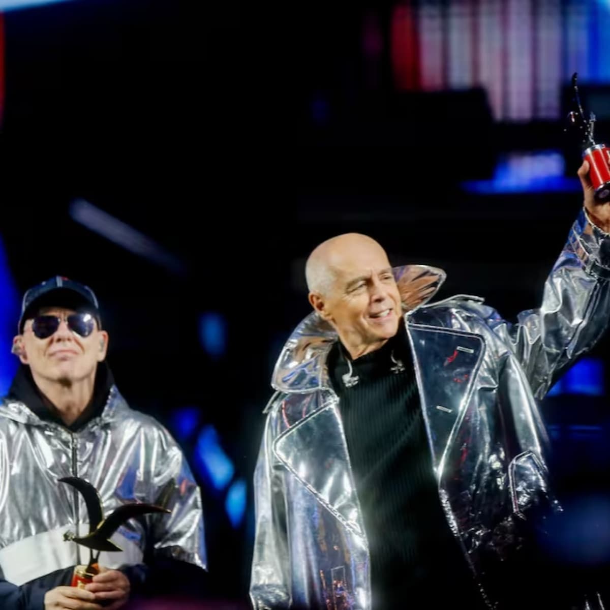 La prensa chilena se rinde ante el impecable espectáculo de Pet Shop Boys en el Festival de Viña del Mar. - Super 9´49 - Podcast cover