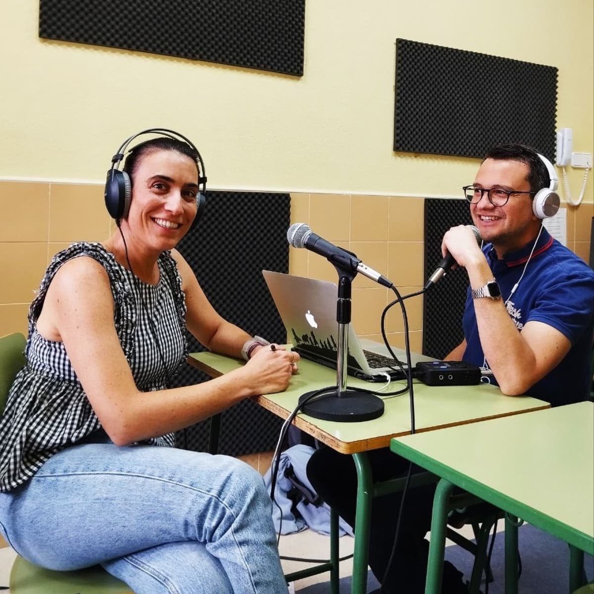 Entrevista a los protagonistas del Huerto Erasmus Narval. - Podcast de RCN Radio Colegio Narval online cover
