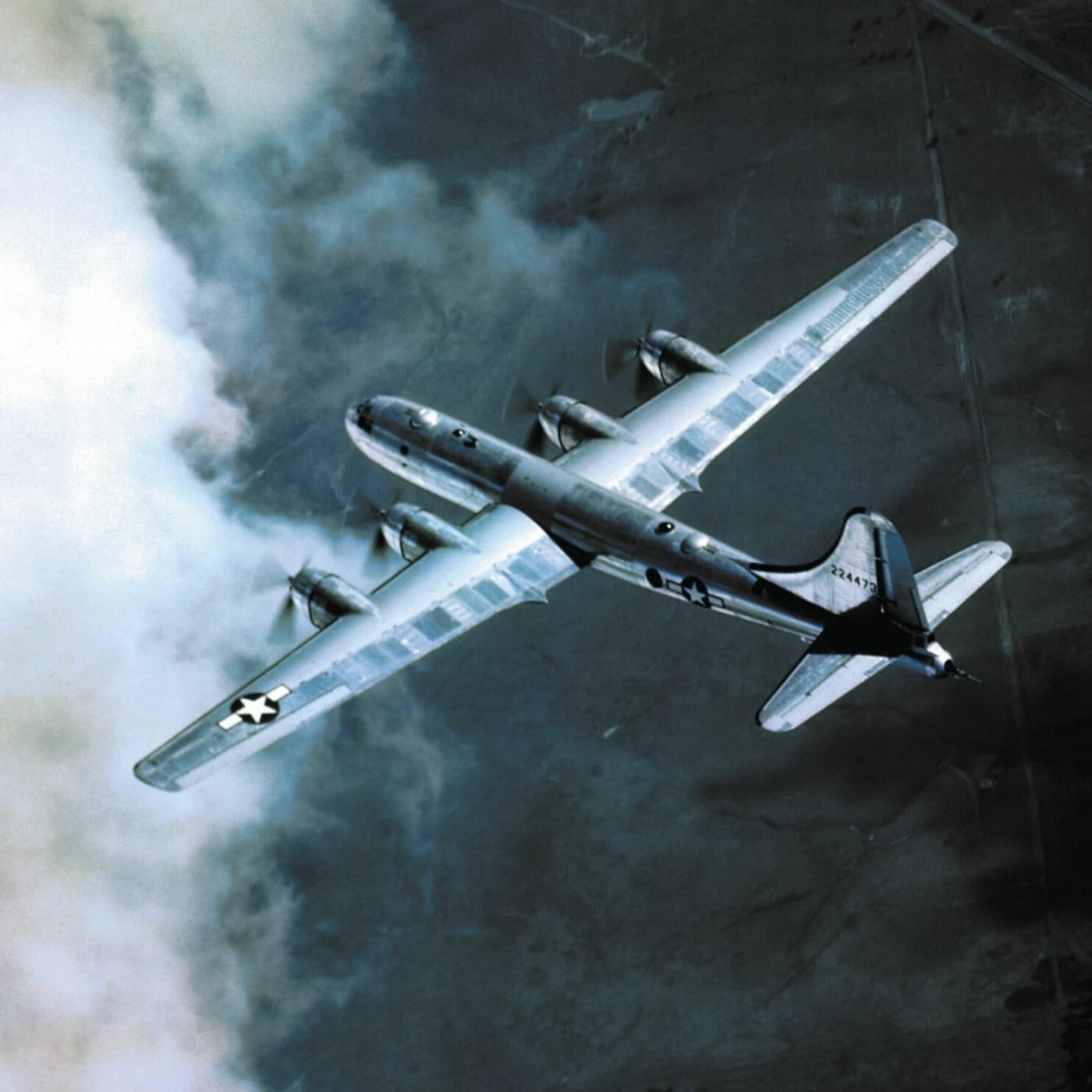 EL BOMBARDERO: 5- DE DIA Y DE NOCHE #documental #aviacion #podcast - Escuchando Documentales cover