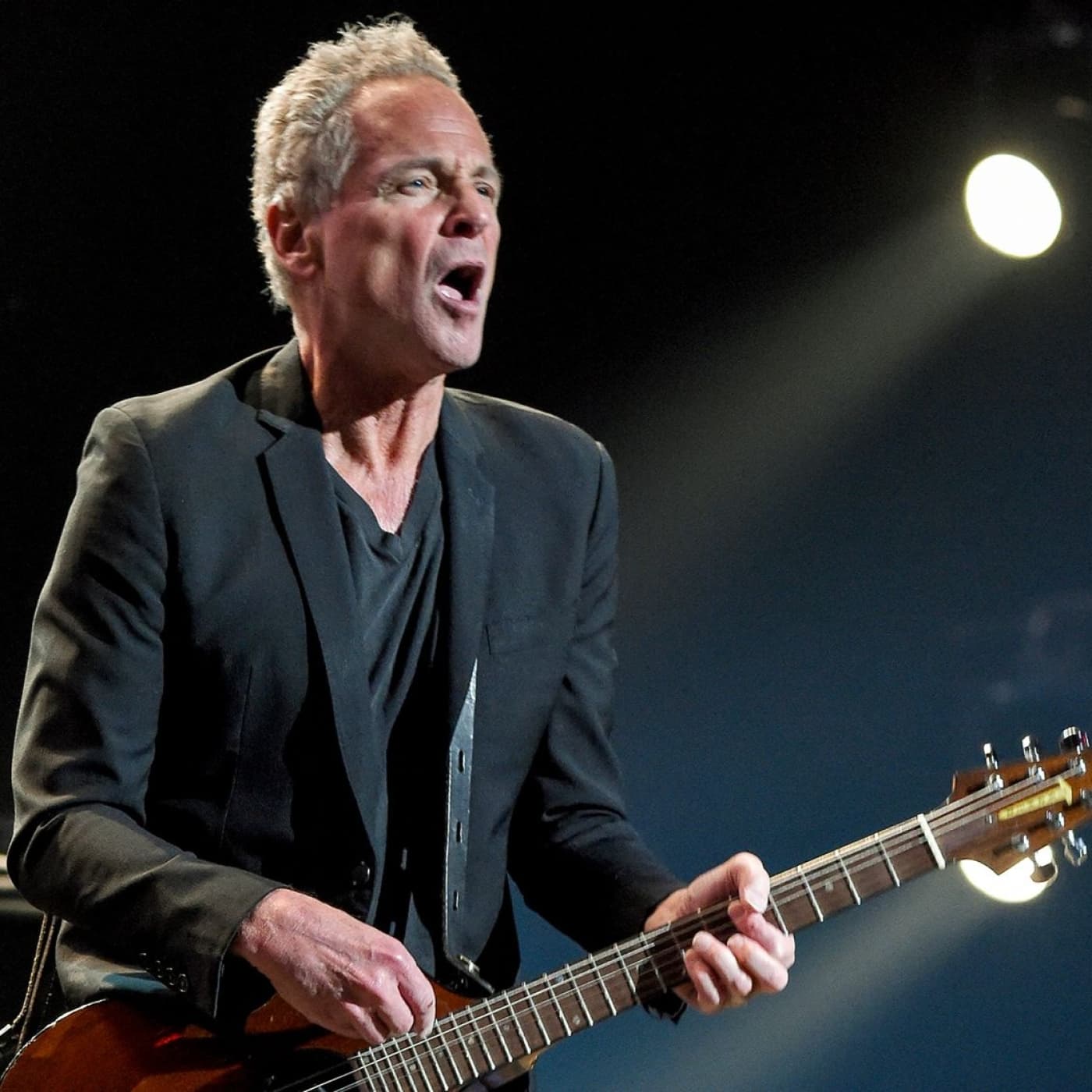 Lindsey Buckingham, integrante de Fleetwood Mac, fue atacado por una mujer. — Super 9´49 - Podcast cover
