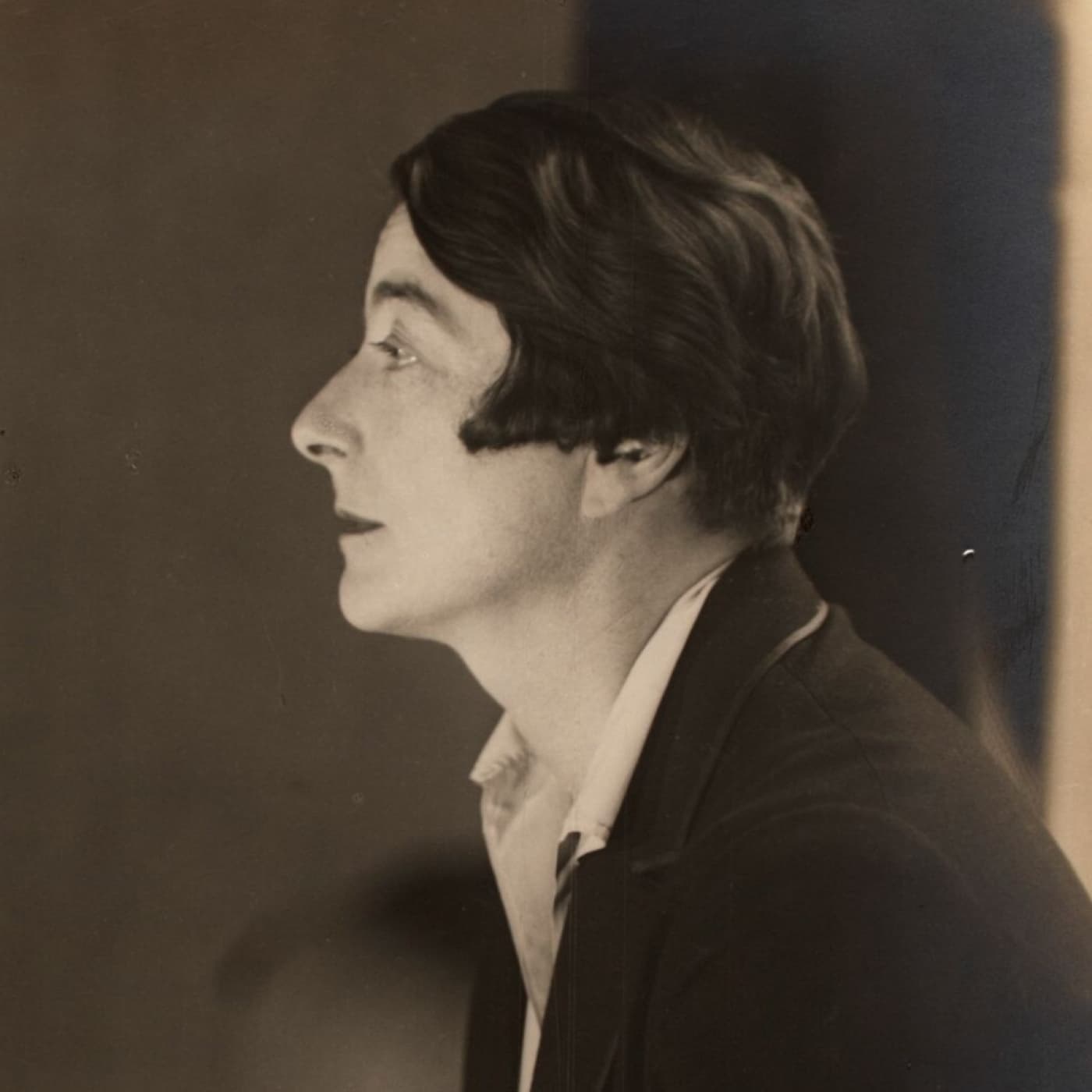 T06E11: Eileen Gray (1878-1976), arquitecta y diseñadora irlandesa — Grandes Maricas de la Historia cover