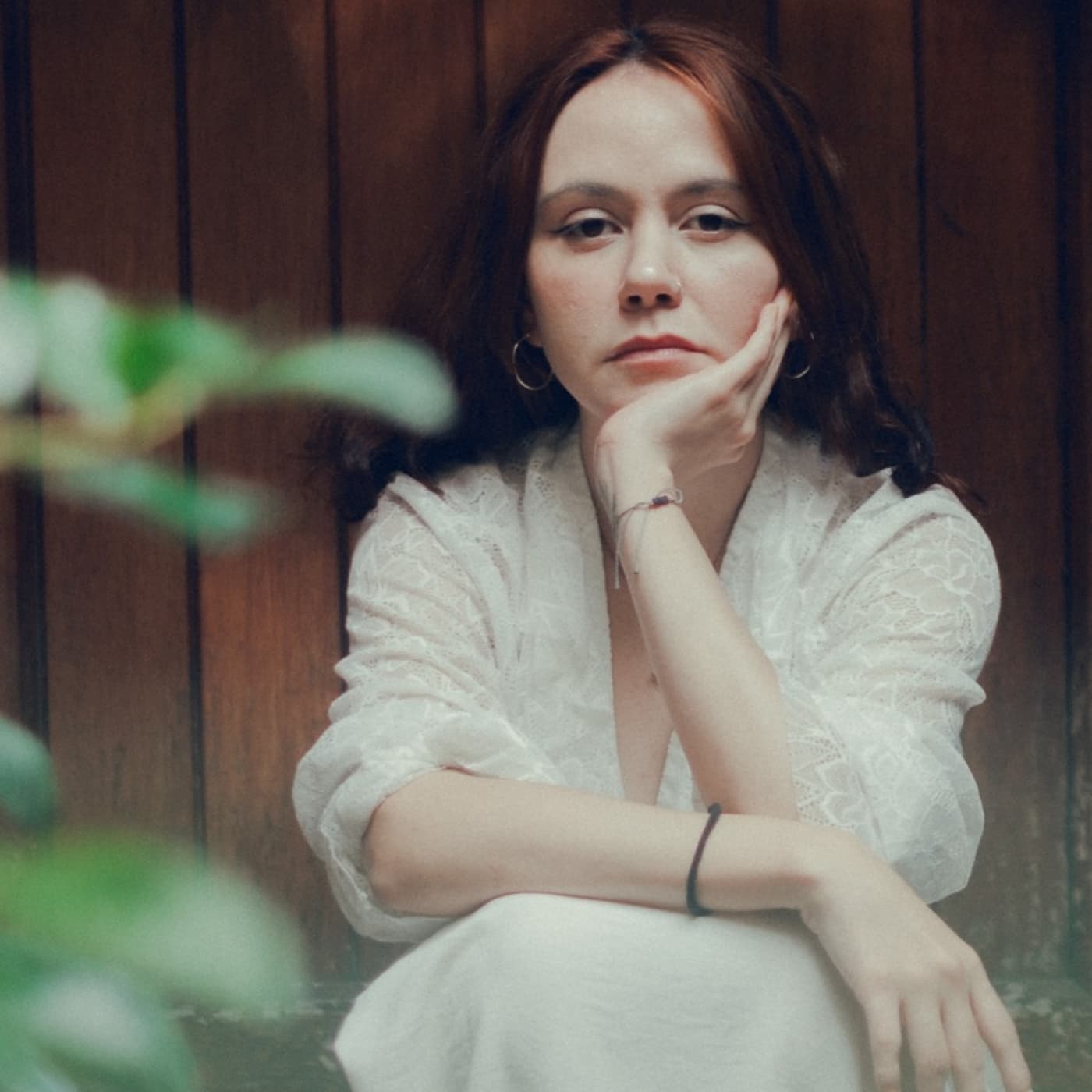 La Cantautora Colombiana Catalina Marín Presenta 'Reflejos' Y 'Aranjuez' - La Vitrola cover