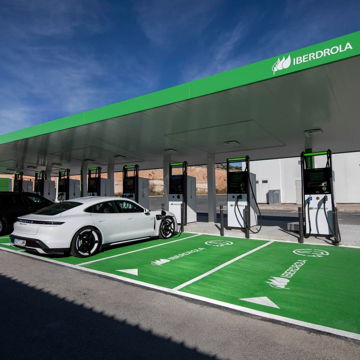 Viajar en COCHE ELÉCTRICO: Una pesadilla - El Garaje Hermético de Máximo Sant cover