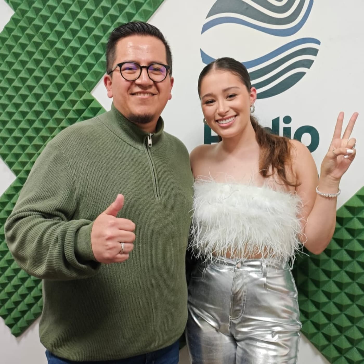 Nikki Alva Presenta Su Nueva Canción ´No Quiero Ni Mirarte´ - La Vitrola cover
