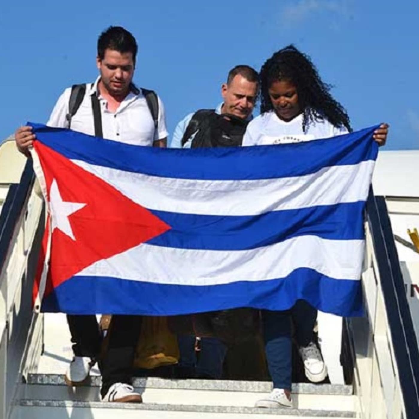 Regresa a Cuba brigada médica tras decisión de Jamaica de cesar la cooperación - Radio Rebelde cover