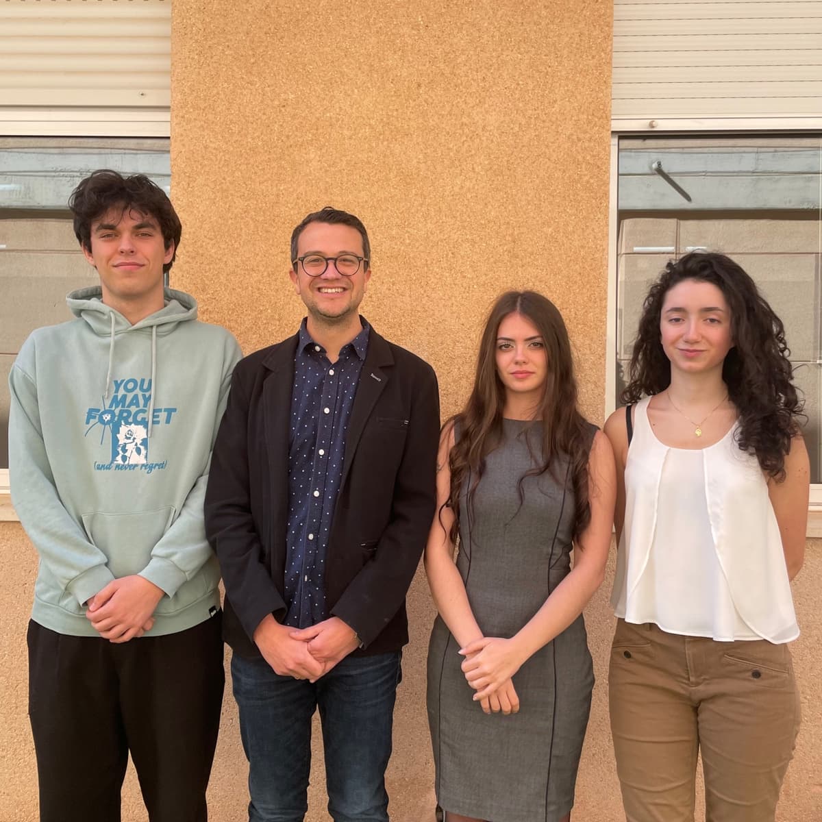 Entrevista a los representantes del Colegio en la X Olimpiada Filosófica. - Podcast de RCN Radio Colegio Narval online cover