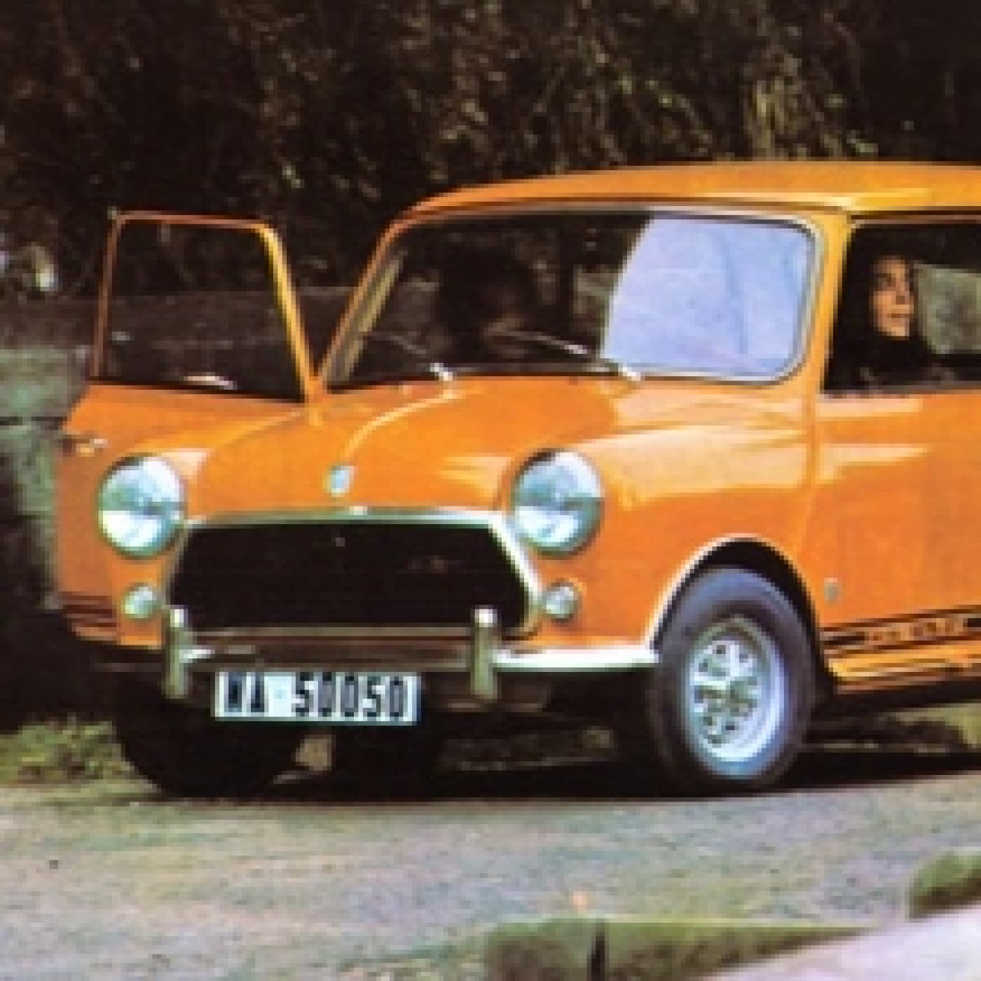 Authi: Los Austin y Mini españoles - El Garaje Hermético de Máximo Sant cover