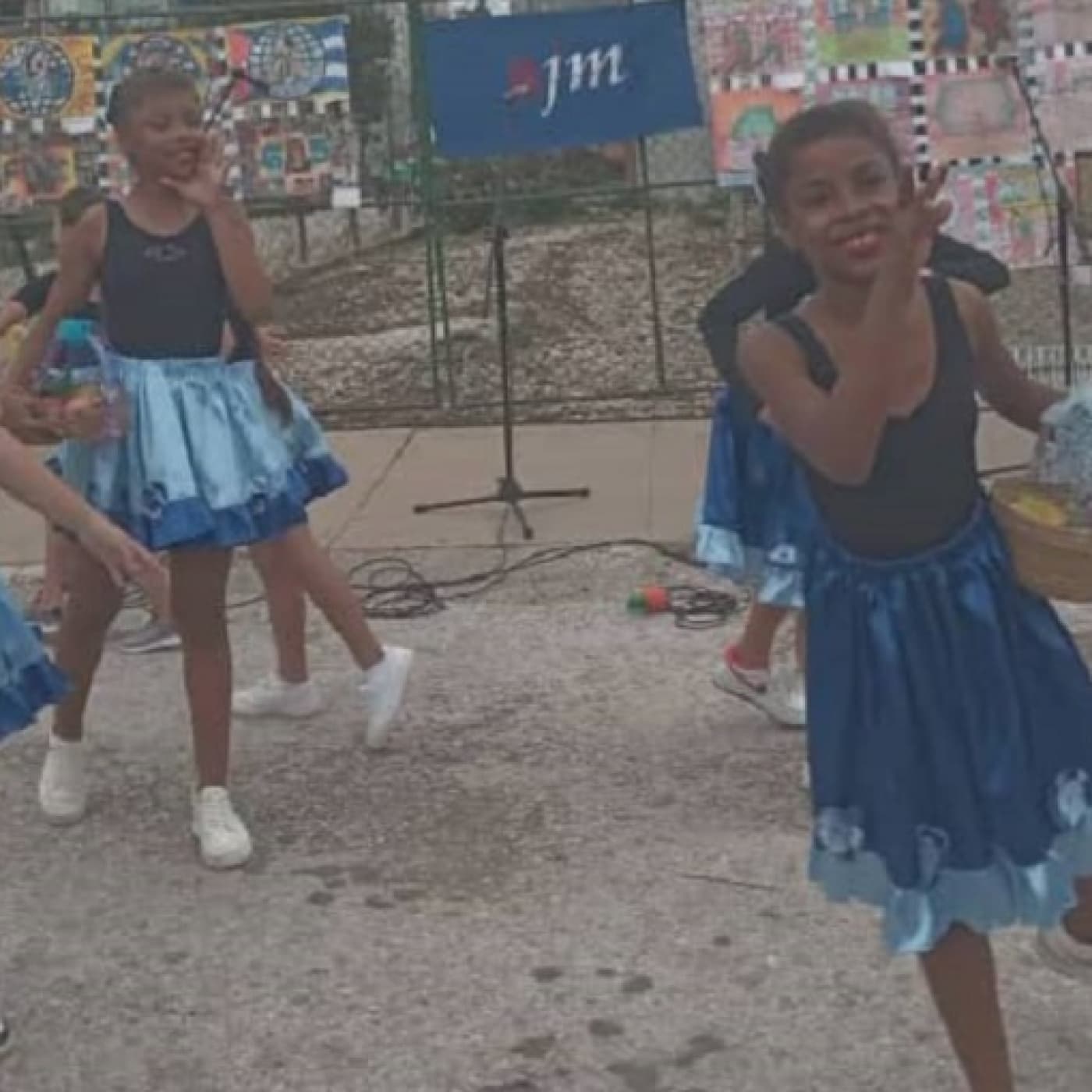 Escaramujo: una fiesta en el barrio - Radio Rebelde cover