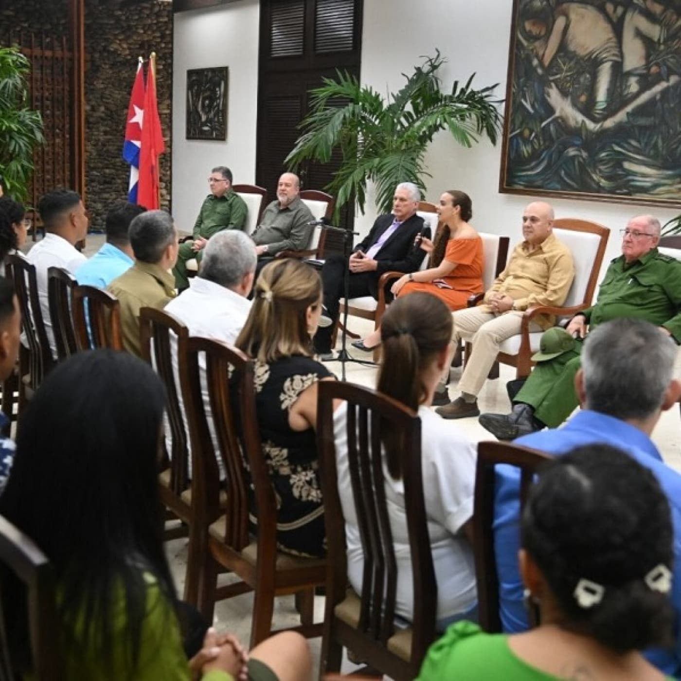 Díaz-Canel a los jóvenes: “Ustedes son el presente y el futuro de Cuba” - Radio Rebelde cover