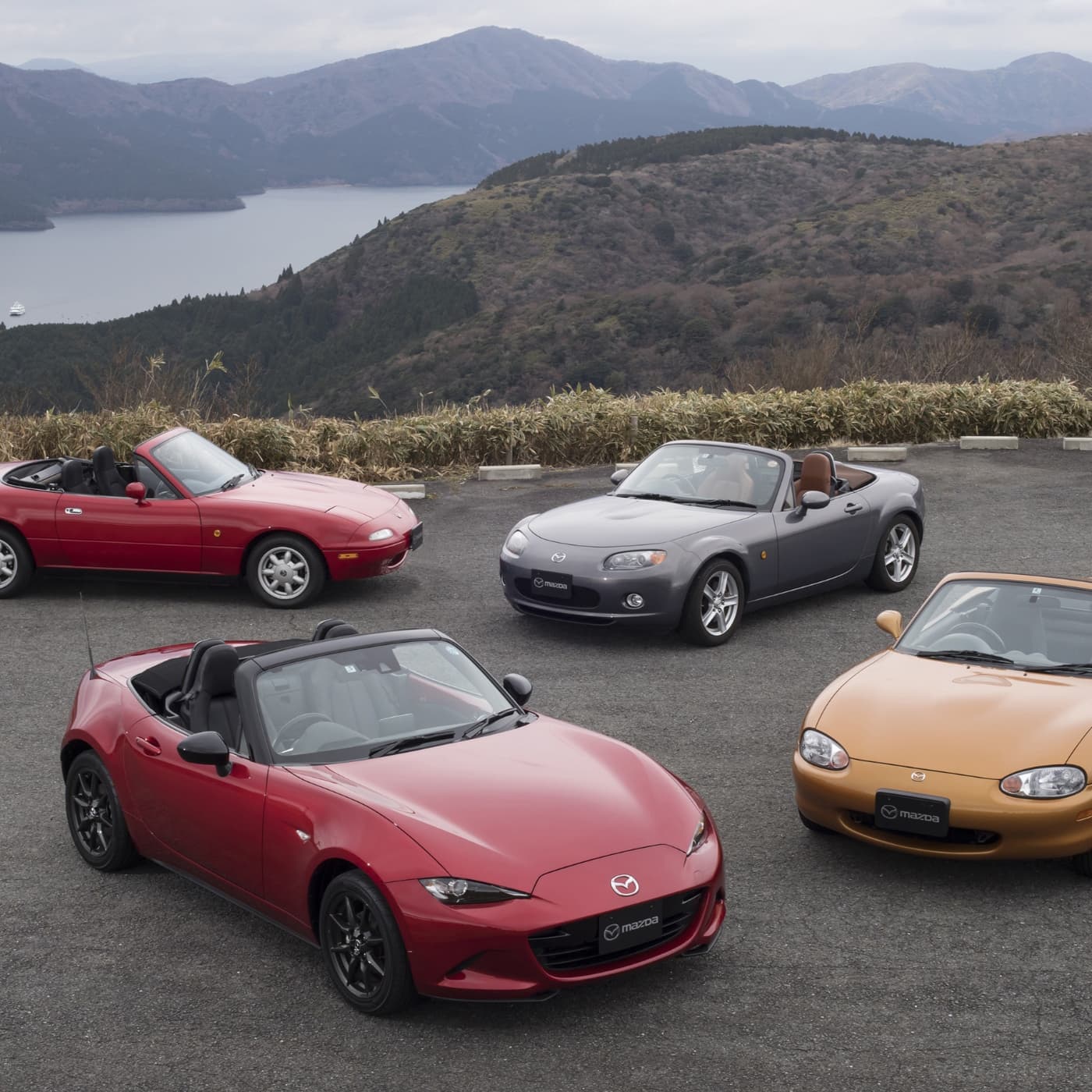 Historia del Mazda MX5: Consejos, curiosidades y guía de compra - El Garaje Hermético de Máximo Sant cover