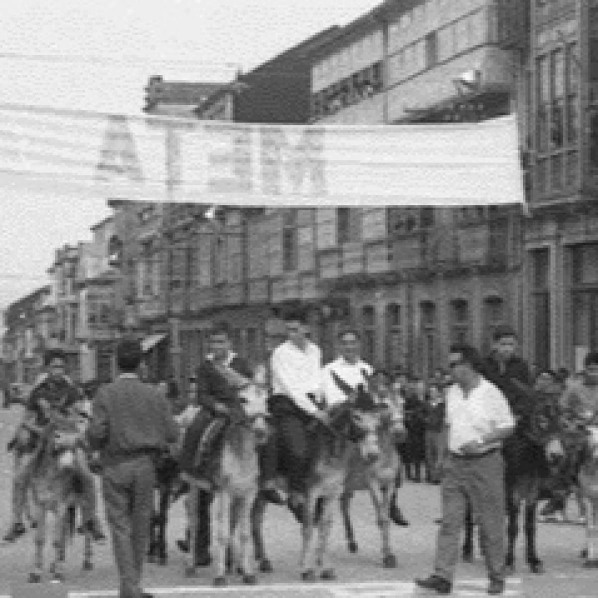Relatos Urbanos - As festas da Xuventude dos anos 60 - Salta da Cama cover