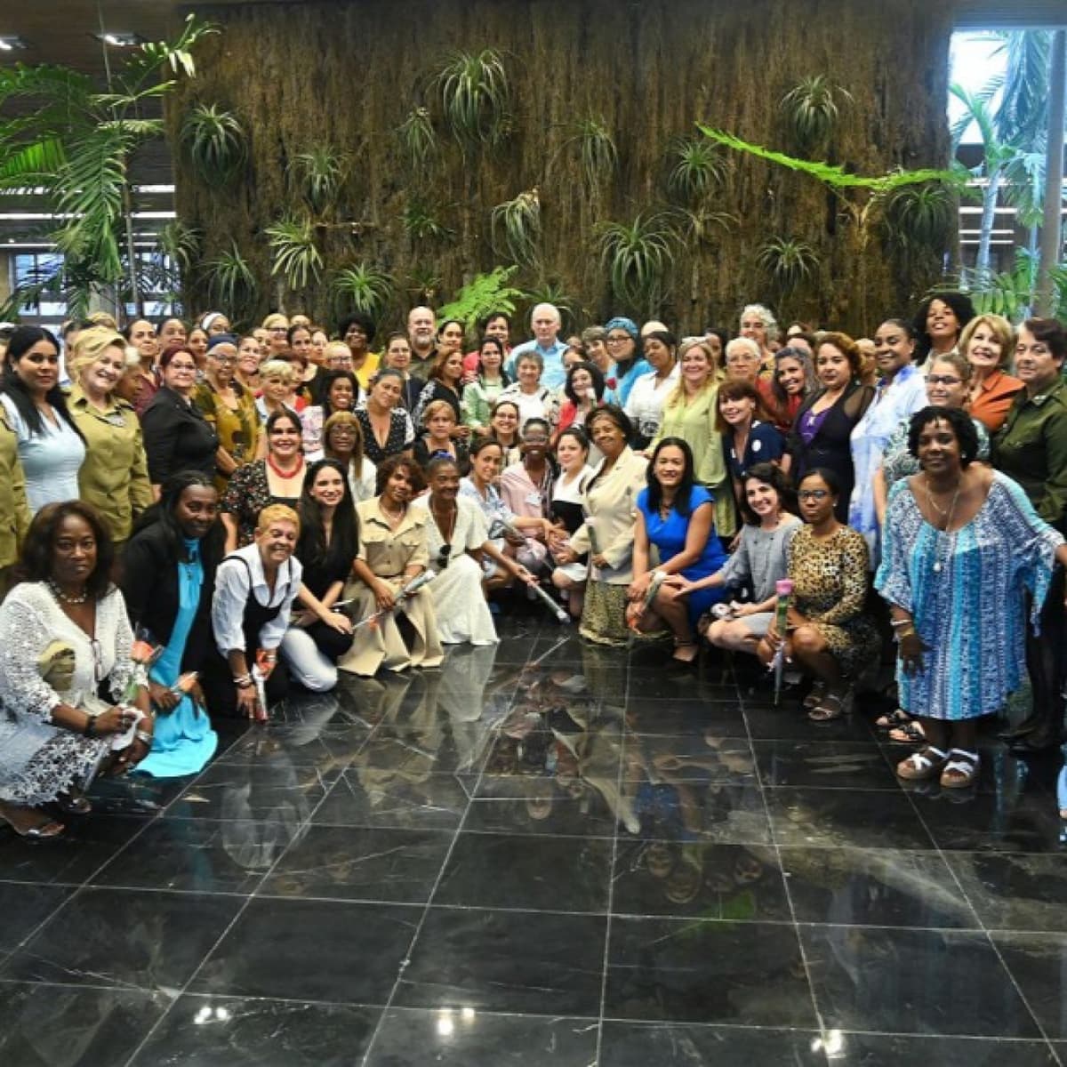 La Revolución siempre pondrá contar con sus mujeres - Radio Rebelde cover