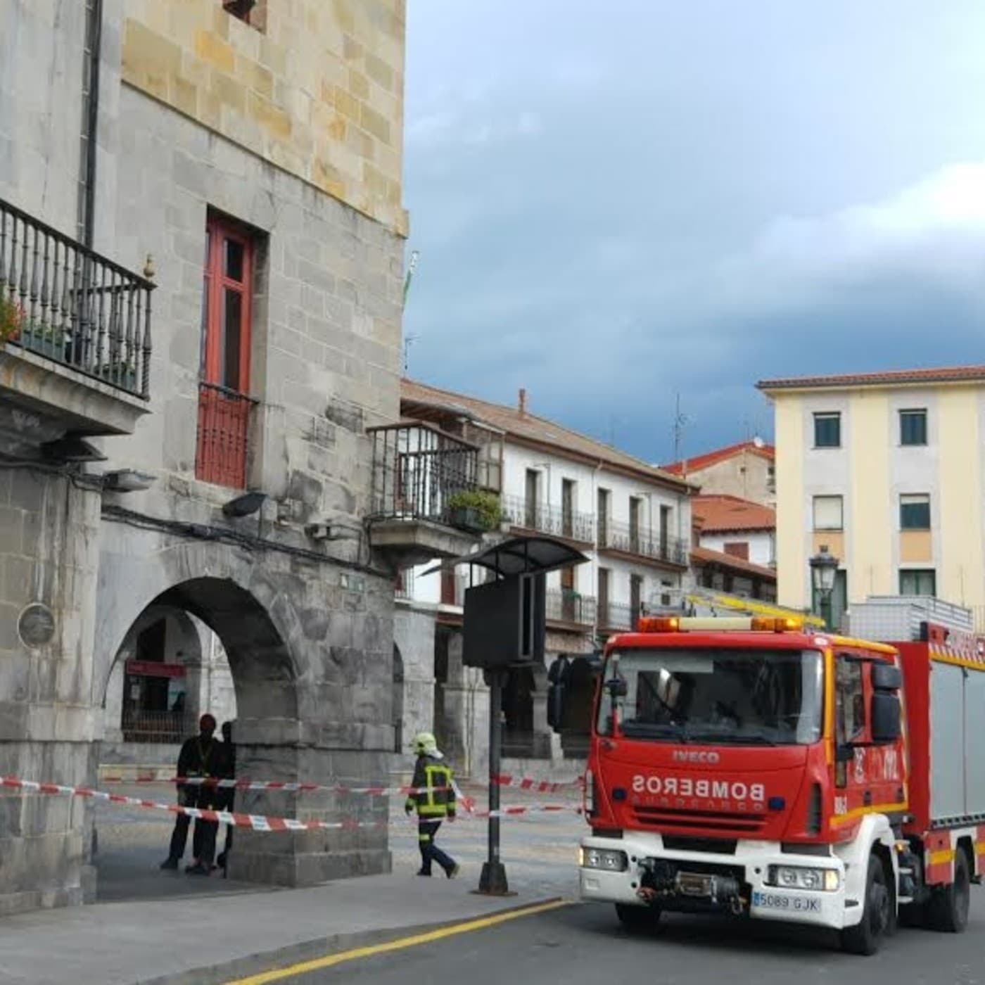 JOSE MANUEL TENA. AUTOESCALA DE BOMBEROS cover