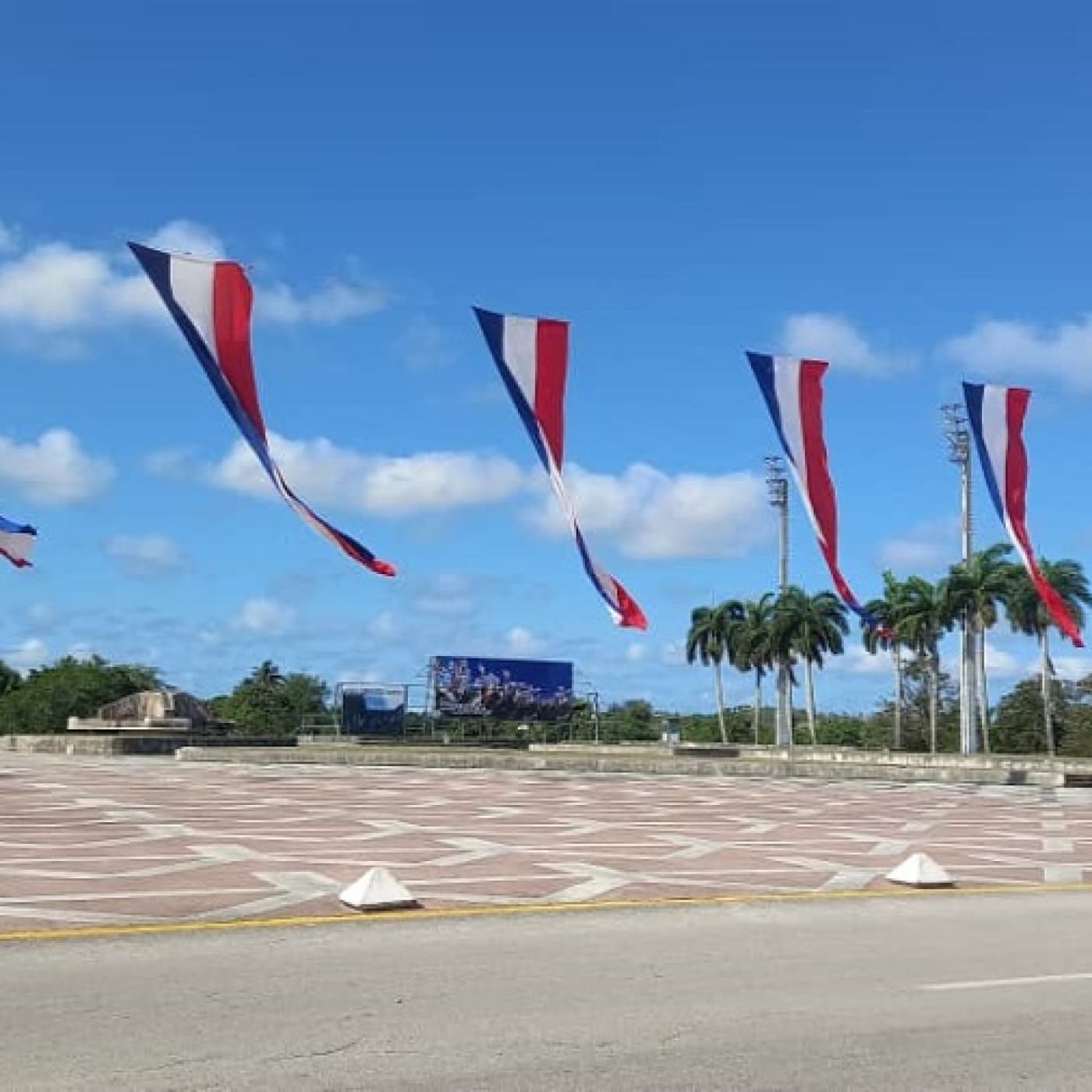 Lista la Plaza del Che para otra demostración de amor a Cuba — Radio Rebelde cover