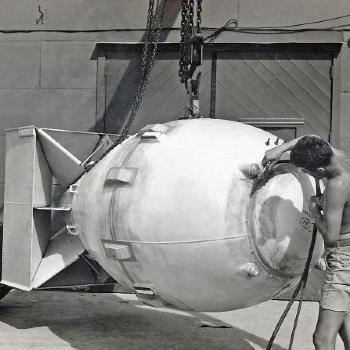 EL BOMBARDERO: 6- EL TERROR DEL MUNDO #documental #aviacion #podcast - Escuchando Documentales cover