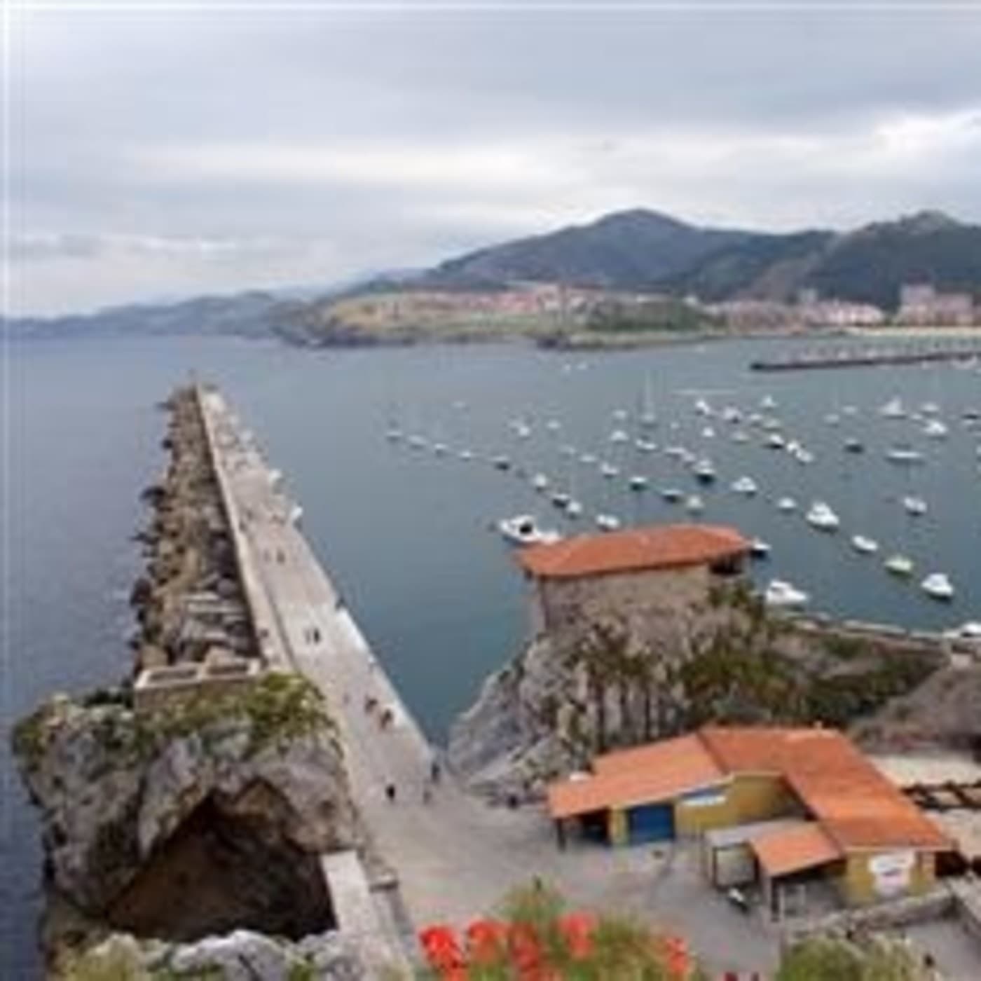 JOSE LUIS GOCHICOA. OBRAS EN ROMPEOLAS Y PLAZA cover