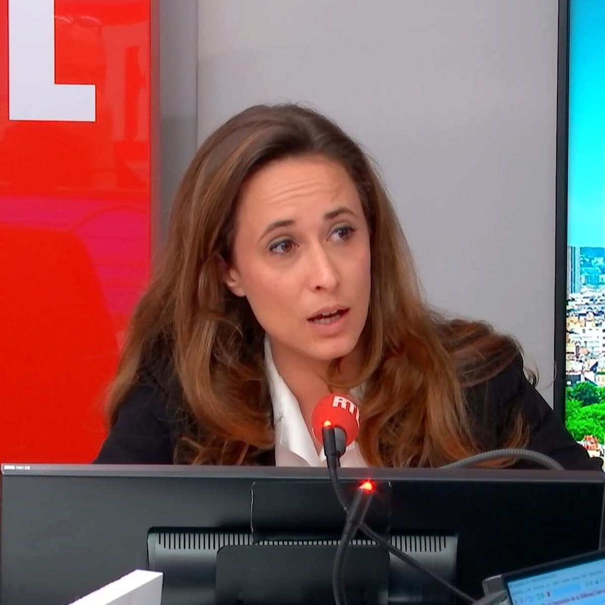 "Un bouclier pour protéger les Français" : la députée LFI Clémence Guetté demande sur RTL un blocage des prix du carburant face à la guerre en Iran - Les invités de RTL cover
