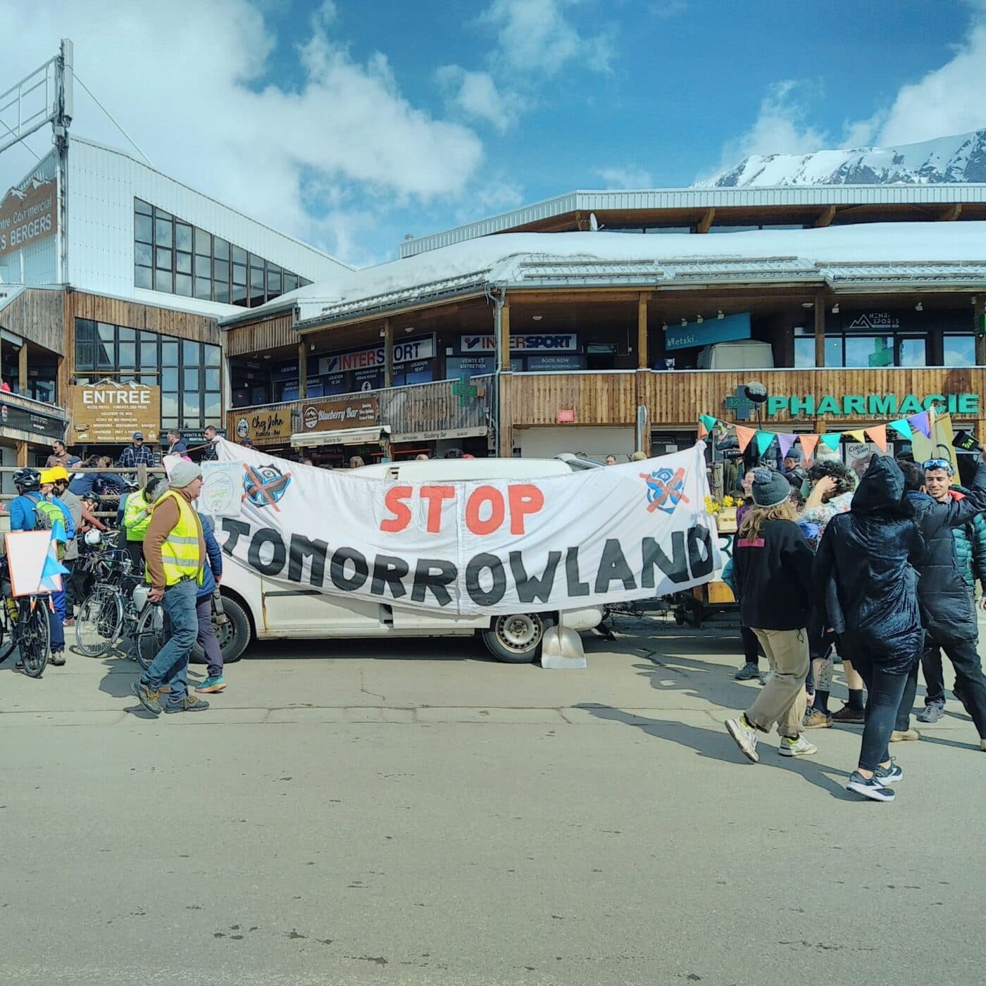 Tomorrowland, le festival qui divise - Transversales - reportages et documentaires cover