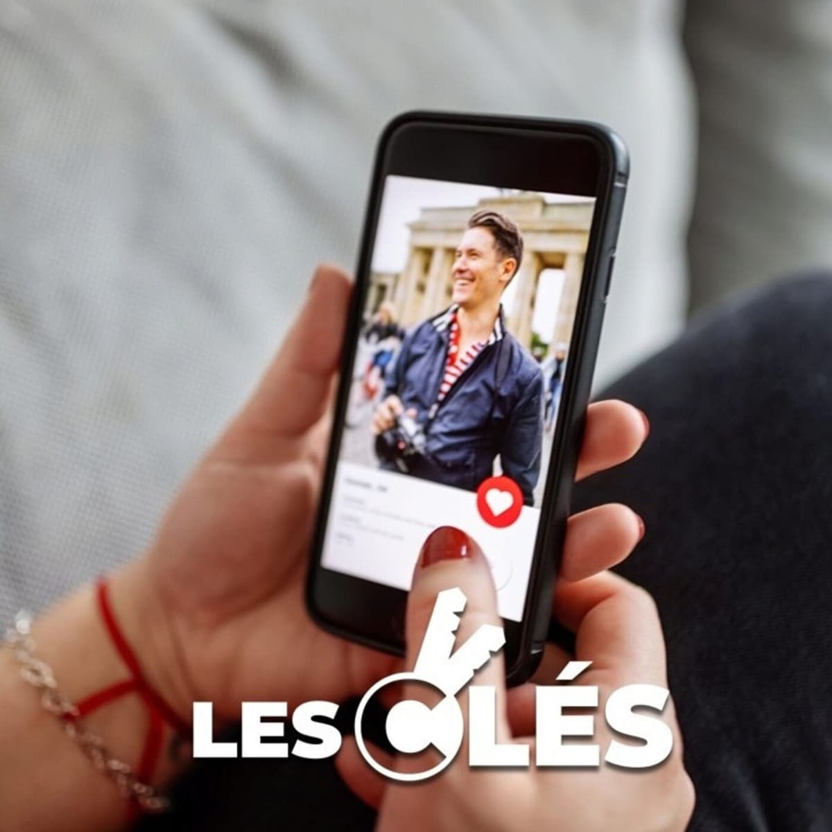 #medias : Faut-il réglementer les applis de rencontre ? - Les Clés cover