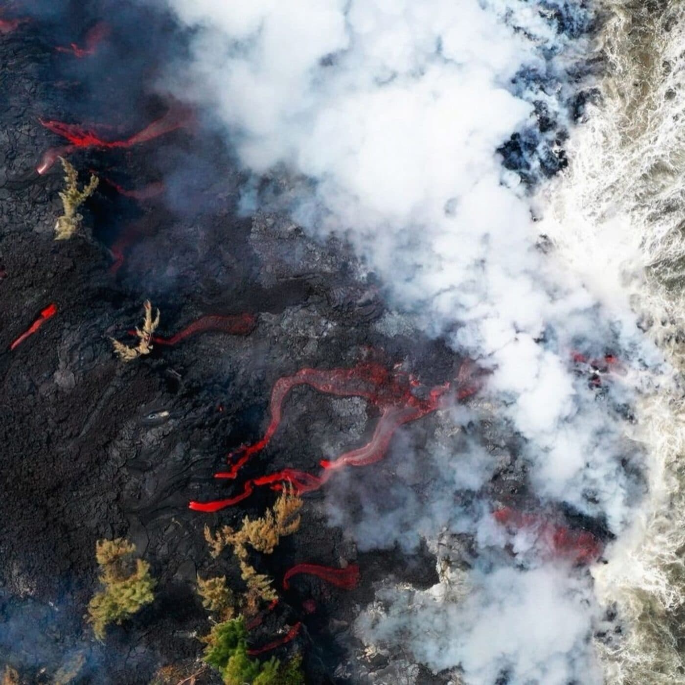 Comment le Piton de la Fournaise transforme l'Ile de la Réunion - Transversales - reportages et documentaires cover
