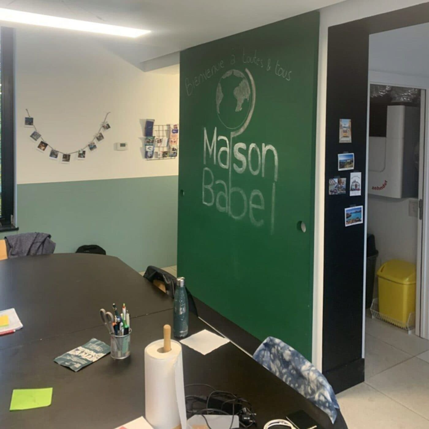 Comment la 'Maison Babel' accompagne les menas (rediffusion) — Transversales - reportages et documentaires cover