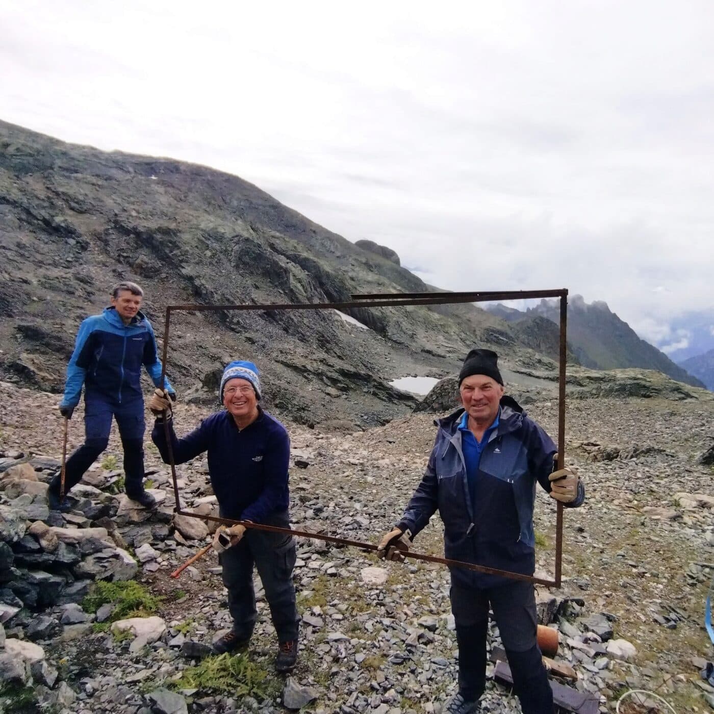 Faire disparaître les 'encombrants' de la montagne - Transversales - reportages et documentaires cover