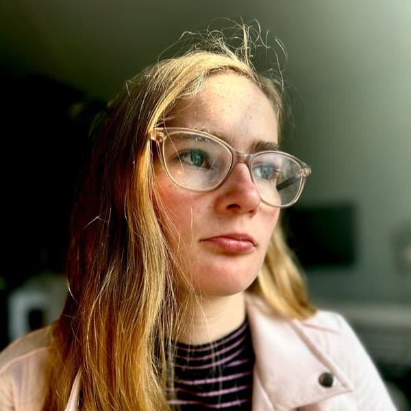 82. Interview met Yuna (HAN/TP): Hoe mijn werk veranderde van ‘verplichting’ naar ‘passie’ — Dagboek van een Marketing Rebel met Roel van Heel cover