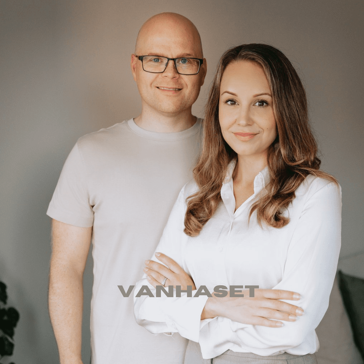 399. Seikkailuja, flippejä ja pitokohteita Hanna ja Aki Vanhanen - Ostan Asuntoja Podcast cover