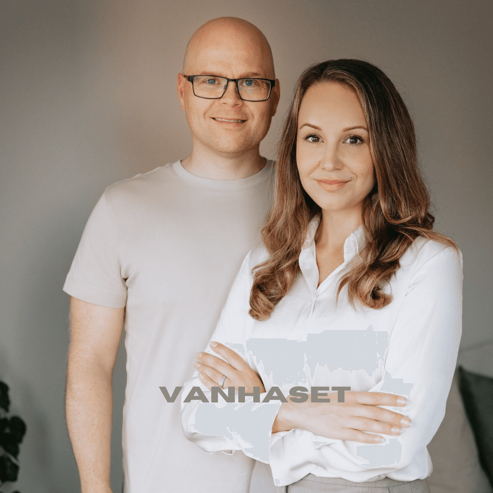 399. Seikkailuja, flippejä ja pitokohteita Hanna ja Aki Vanhanen — Ostan Asuntoja Podcast cover