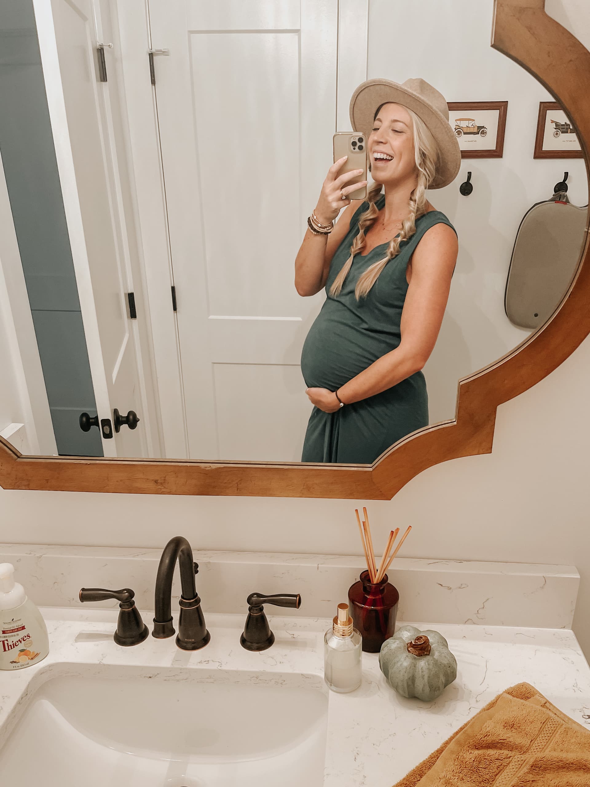 Stretch Marks, Pregnancy Body Changes, Labor Prep and Baby Schedules - Chasing Freedom Show cover