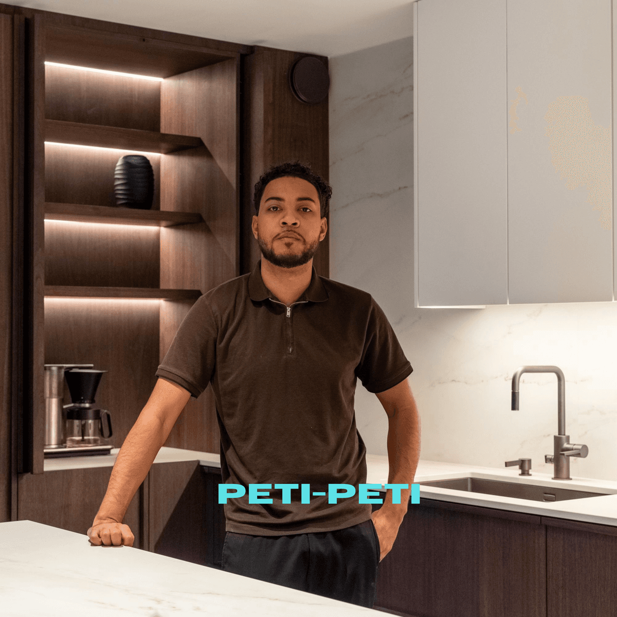 394. Luovuutta, työtä ja tuloja asunnoilla Elikia Peti-Peti - Ostan Asuntoja Podcast cover